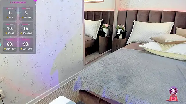 Snapshot of XLindaMilfX chatting on 12-22-24, 11:31 XLindaMilfX online show from 12-22-24, 11:31