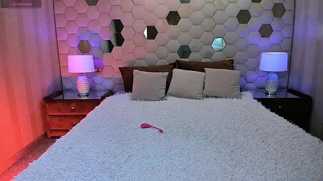 XLindaMilfX online show from 02-20-26, 08:09