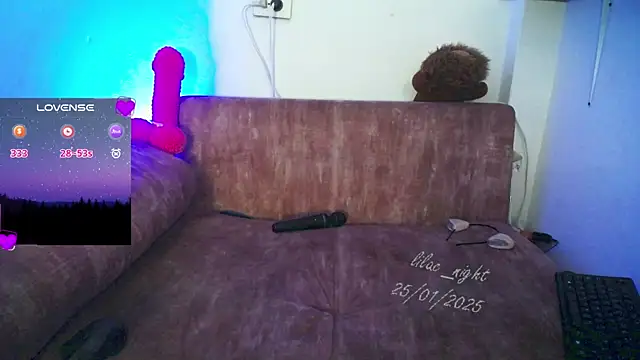 Snapshot of lilac_night33 chatting on 01-25-25, 01:52 lilac night33 online show from 01-25-25, 01:52