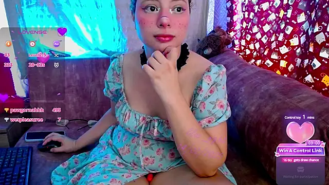 Snapshot of lilac_night33 chatting on 02-15-25, 01:05 lilac night33 online show from 02-15-25, 01:05