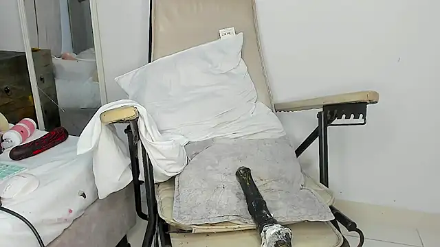 AlyssonKim online show from 10-20-25, 08:20