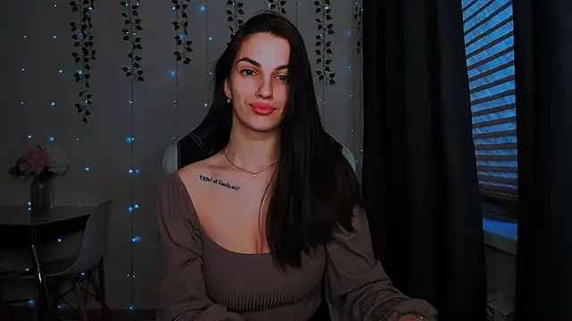 Snapshot of KarlaSim chatting on 01-21-25, 12:50 KarlaSim online show from 01-21-25, 12:50