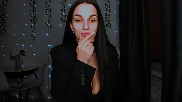 Snapshot of KarlaSim chatting on 01-25-25, 02:14 KarlaSim online show from 01-25-25, 02:14