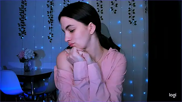 Snapshot of KarlaSim chatting on 02-08-25, 12:38 KarlaSim online show from 02-08-25, 12:38