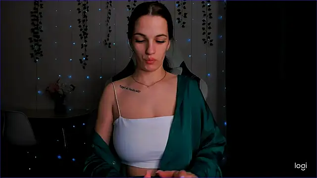 Snapshot of KarlaSim chatting on 02-15-25, 03:09 KarlaSim online show from 02-15-25, 03:09