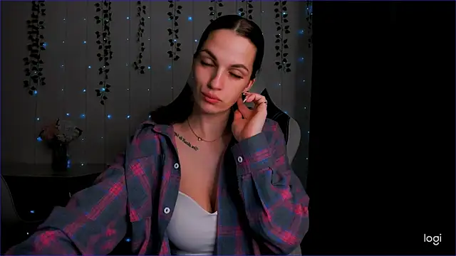 Snapshot of KarlaSim chatting on 02-15-25, 09:26 KarlaSim online show from 02-15-25, 09:26