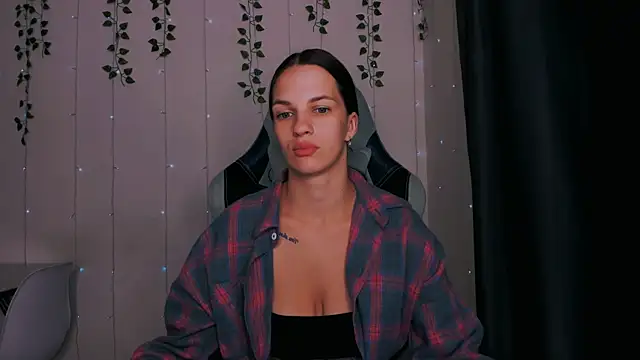 Snapshot of KarlaSim chatting on 09-09-25, 05:51 KarlaSim online show from 09-09-25, 05:51