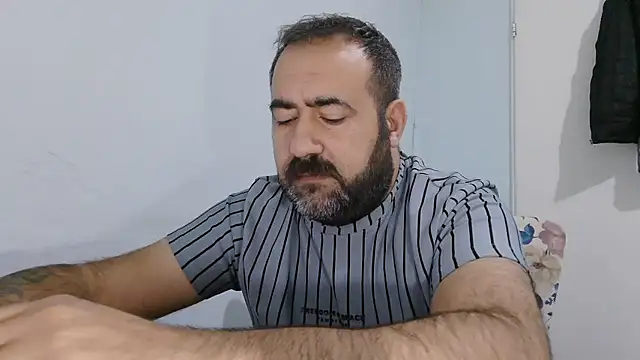 Snapshot of ZYXEL353 chatting on 01-08-26, 12:57 ZYXEL353 online show from 01-08-26, 12:57