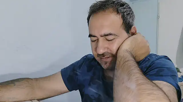 Snapshot of ZYXEL353 chatting on 02-06-26, 10:35 ZYXEL353 online show from 02-06-26, 10:35