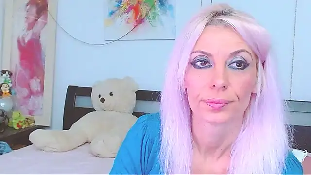 HoneyLara online show from 10-17-25, 08:55