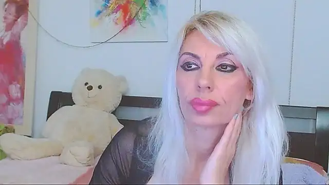 HoneyLara online show from 04-11-26, 09:30