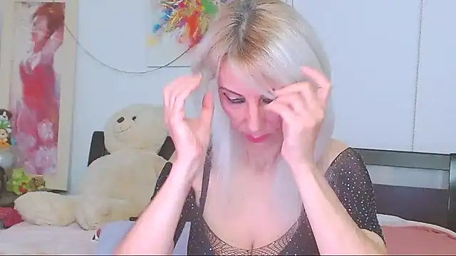 HoneyLara online show from 04-22-26, 07:37