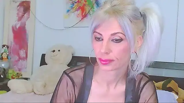 Snapshot of HoneyLara chatting on 05-02-26, 11:43 HoneyLara online show from 05-02-26, 11:43