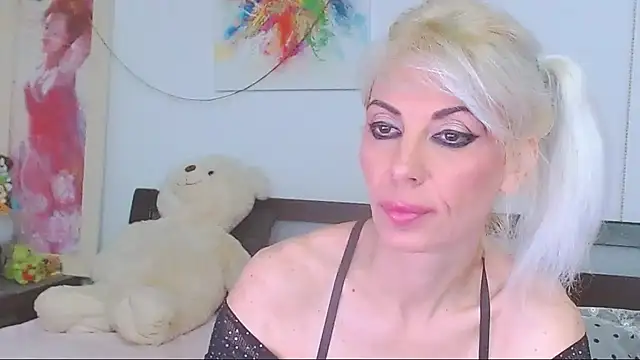 Snapshot of HoneyLara chatting on 05-10-26, 07:52 HoneyLara online show from 05-10-26, 07:52
