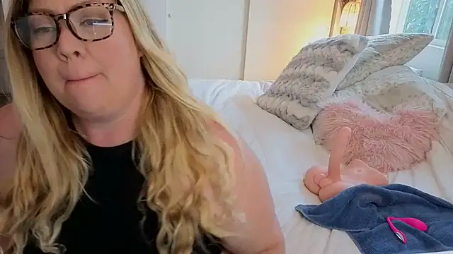 JESS LOVES online show from 11-10-25, 07:02