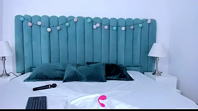 marianaaguii online show from 12-30-24, 11:48