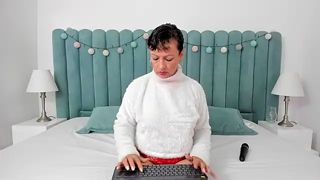 marianaaguii online show from 02-04-25, 11:27