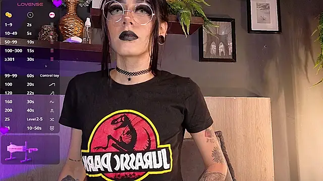 Snapshot of Mackenzie_Moore chatting on 10-28-25, 10:45 Mackenzie Moore online show from 10-28-25, 10:45