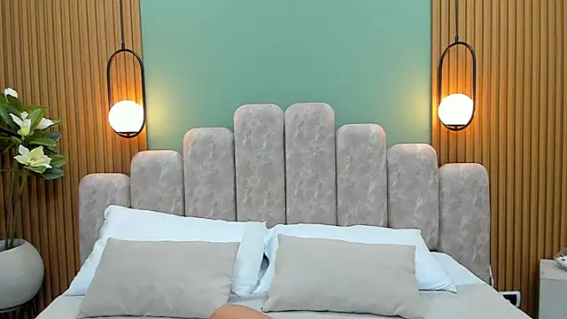 NicoleBlum online show from 02-18-25, 04:16