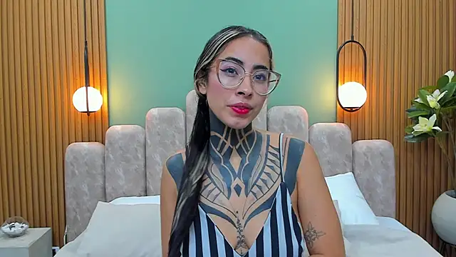 NicoleBlum online show from 02-21-25, 02:27