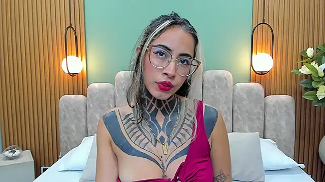 NicoleBlum online show from 03-11-25, 03:56