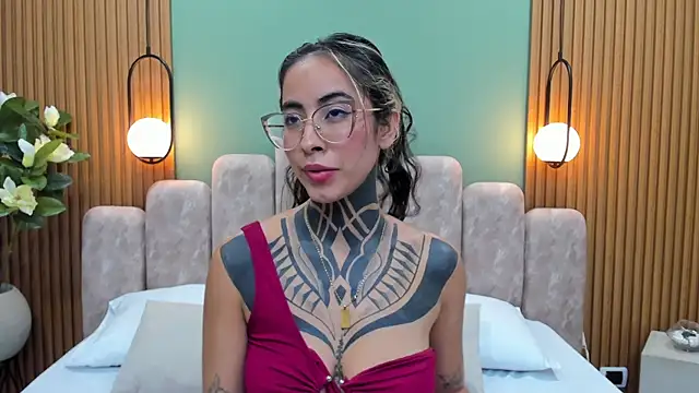 NicoleBlum online show from 03-11-25, 10:20