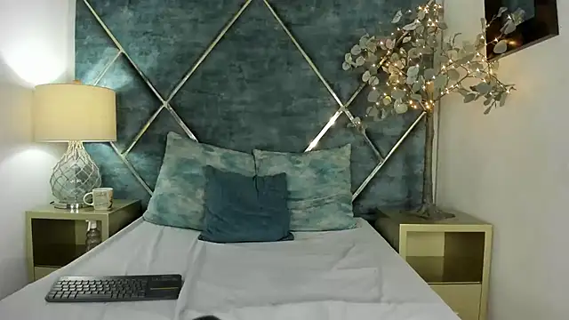 DannaFalco25 online show from 12-18-24, 03:33