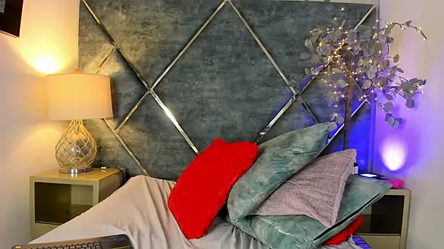 DannaFalco25 online show from 01-16-25, 06:27