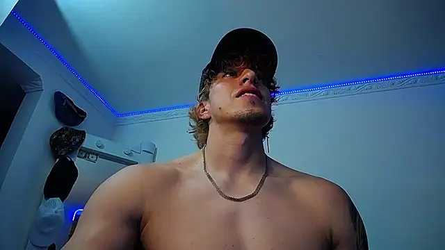 Snapshot of strongboy_ chatting on 03-14-25, 05:05 strongboy online show from 03-14-25, 05:05