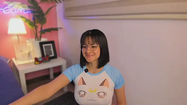 Snapshot of SoySaraa chatting on 11-04-25, 06:12 SoySaraa online show from 11-04-25, 06:12