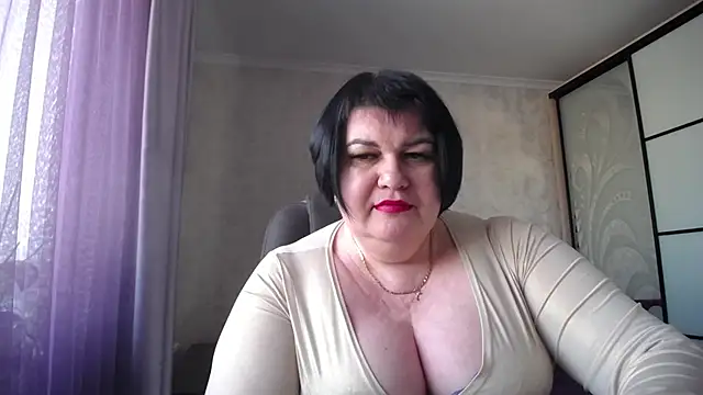 Snapshot of JuicyLady_Di chatting on 02-11-25, 12:27 JuicyLady Di online show from 02-11-25, 12:27