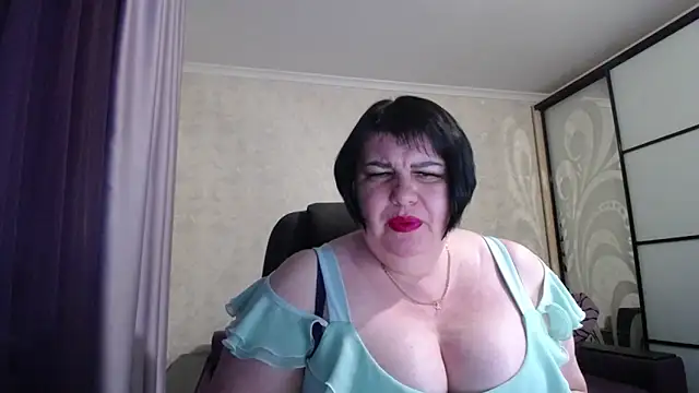 Snapshot of JuicyLady_Di chatting on 02-15-25, 03:28 JuicyLady Di online show from 02-15-25, 03:28
