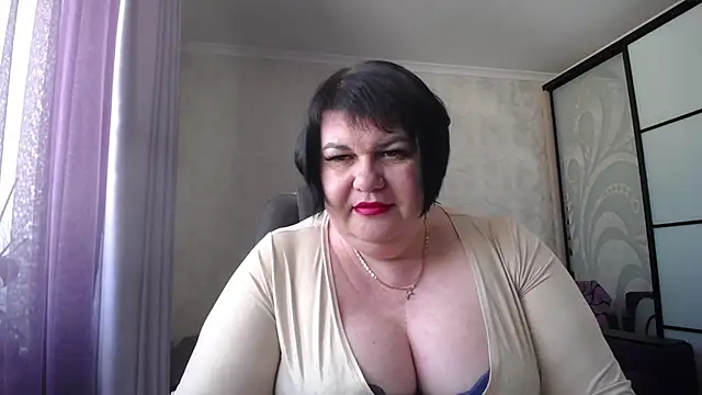 Snapshot of JuicyLady_Di chatting on 02-17-25, 09:24 JuicyLady Di online show from 02-17-25, 09:24