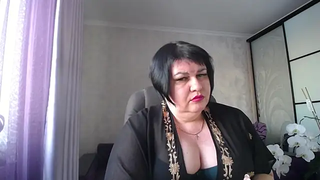 Snapshot of JuicyLady_Di chatting on 02-18-25, 02:16 JuicyLady Di online show from 02-18-25, 02:16