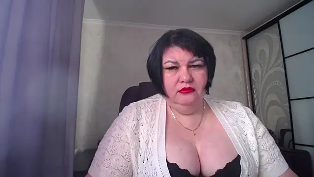 Snapshot of JuicyLady_Di chatting on 02-27-25, 06:07 JuicyLady Di online show from 02-27-25, 06:07