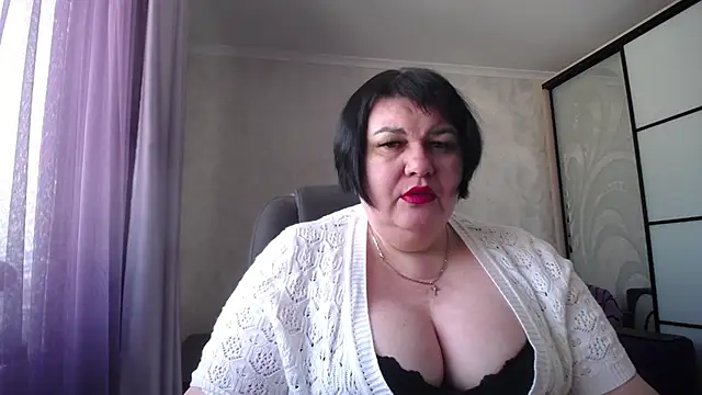 Snapshot of JuicyLady_Di chatting on 02-27-25, 11:10 JuicyLady Di online show from 02-27-25, 11:10