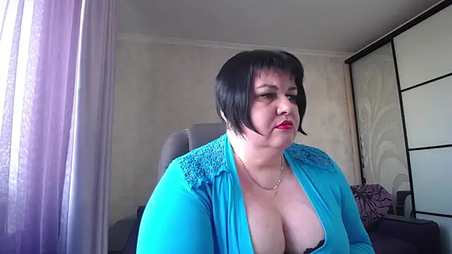 Snapshot of JuicyLady_Di chatting on 03-11-25, 01:34 JuicyLady Di online show from 03-11-25, 01:34