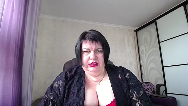 Snapshot of JuicyLady_Di chatting on 09-28-25, 05:35 JuicyLady Di online show from 09-28-25, 05:35