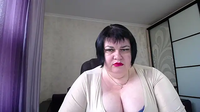 Snapshot of JuicyLady_Di chatting on 10-05-25, 04:55 JuicyLady Di online show from 10-05-25, 04:55