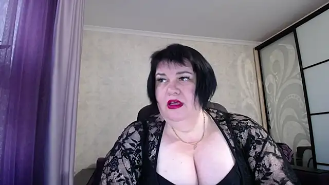 Snapshot of JuicyLady_Di chatting on 10-10-25, 05:06 JuicyLady Di online show from 10-10-25, 05:06