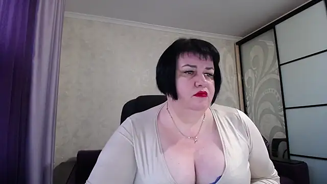 Snapshot of JuicyLady_Di chatting on 10-17-25, 04:59 JuicyLady Di online show from 10-17-25, 04:59