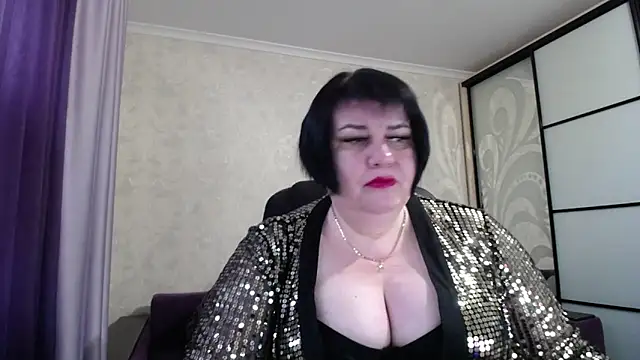 Snapshot of JuicyLady_Di chatting on 10-19-25, 04:46 JuicyLady Di online show from 10-19-25, 04:46