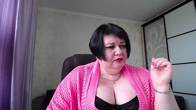 Snapshot of JuicyLady_Di chatting on 10-21-25, 08:26 JuicyLady Di online show from 10-21-25, 08:26