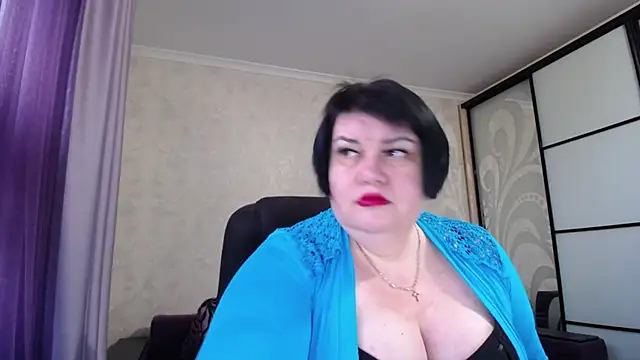 Snapshot of JuicyLady_Di chatting on 10-23-25, 05:07 JuicyLady Di online show from 10-23-25, 05:07