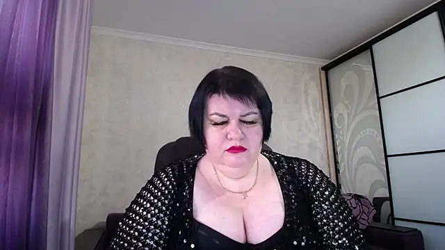 Snapshot of JuicyLady_Di chatting on 10-26-25, 05:57 JuicyLady Di online show from 10-26-25, 05:57