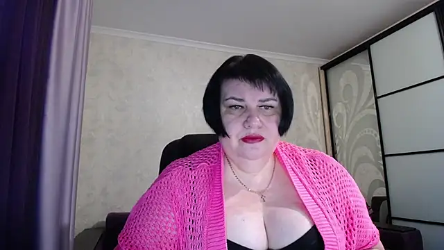 Snapshot of JuicyLady_Di chatting on 10-27-25, 04:38 JuicyLady Di online show from 10-27-25, 04:38