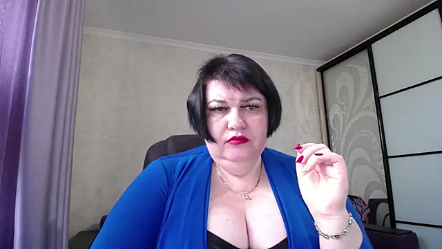 Snapshot of JuicyLady_Di chatting on 11-01-25, 05:31 JuicyLady Di online show from 11-01-25, 05:31