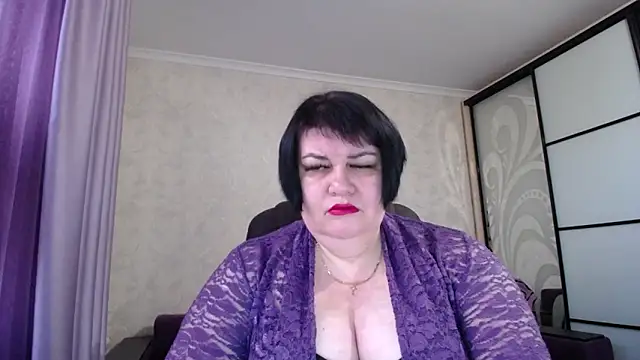 Snapshot of JuicyLady_Di chatting on 11-02-25, 05:43 JuicyLady Di online show from 11-02-25, 05:43