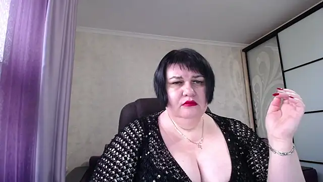 Snapshot of JuicyLady_Di chatting on 11-17-25, 10:32 JuicyLady Di online show from 11-17-25, 10:32