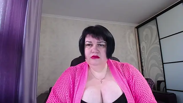 Snapshot of JuicyLady_Di chatting on 11-30-25, 05:55 JuicyLady Di online show from 11-30-25, 05:55